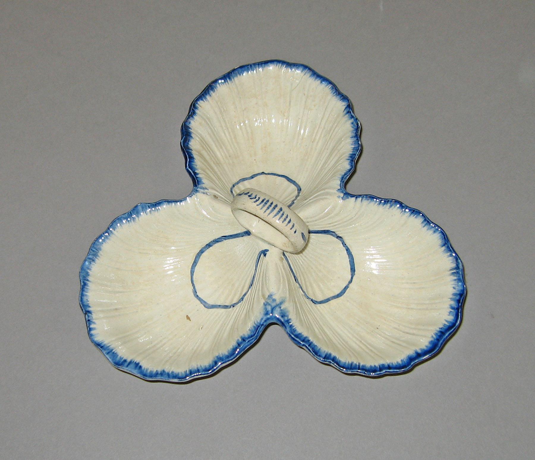 1960.0014 Pearlware sweetmeat dish