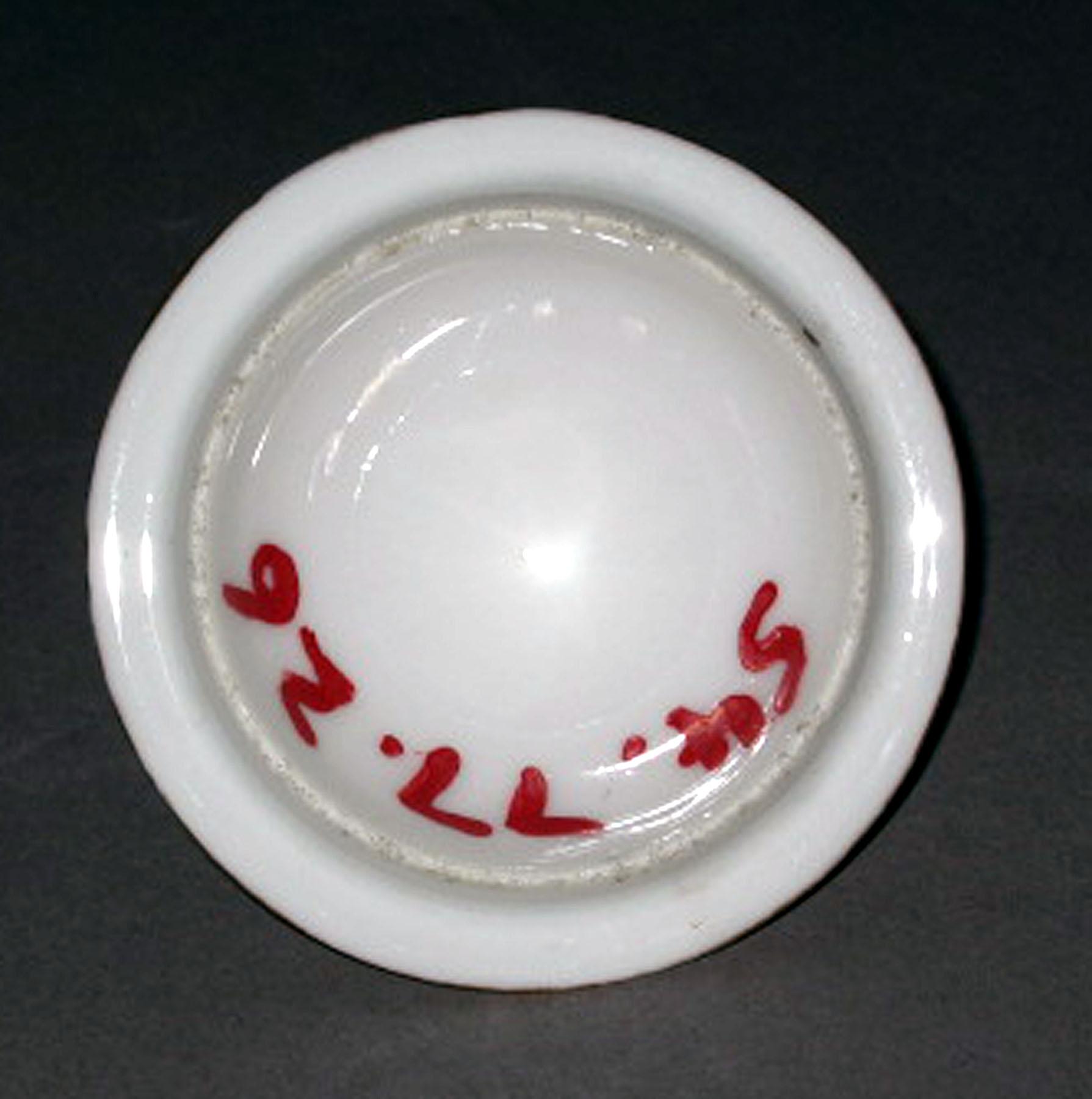 1954.0077.026 Porcelain cover (underside)