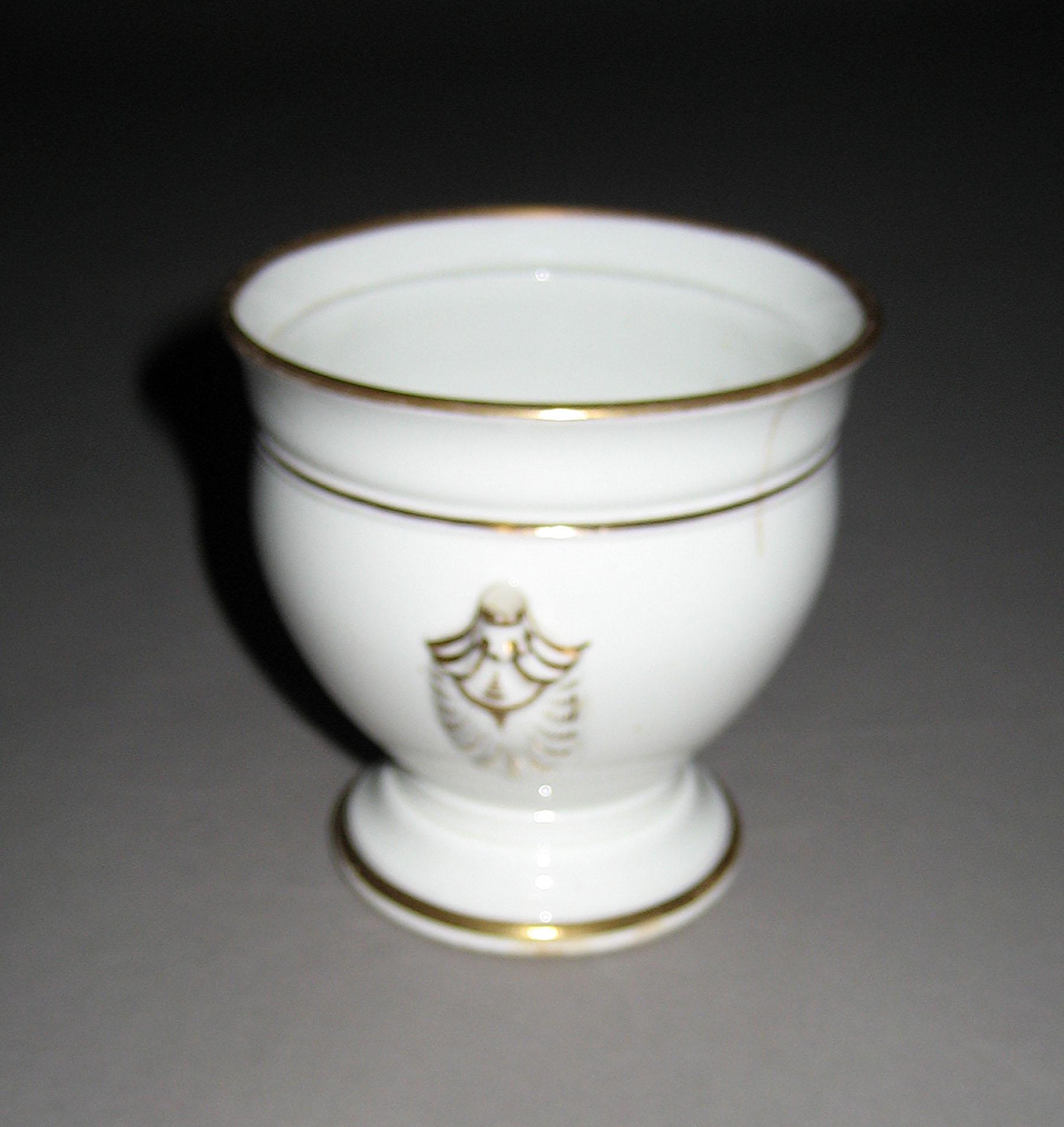 1954.0077.030 Pot-de-creme (from side)