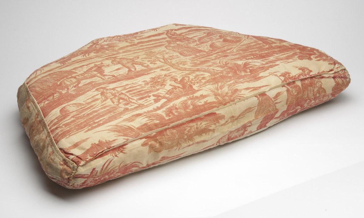 1960.0040.001 Slip cover, view 1