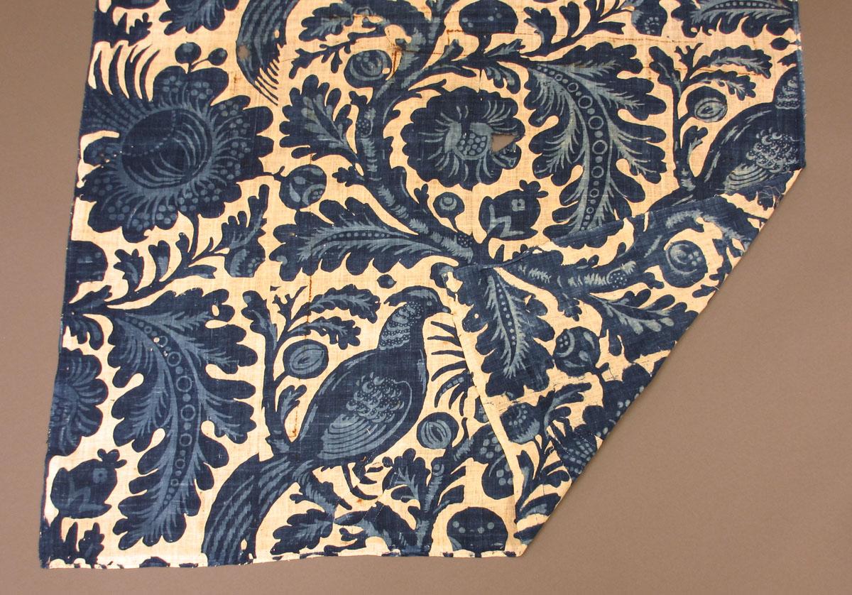 1960.0042.001 Textile, printed partial folded corner