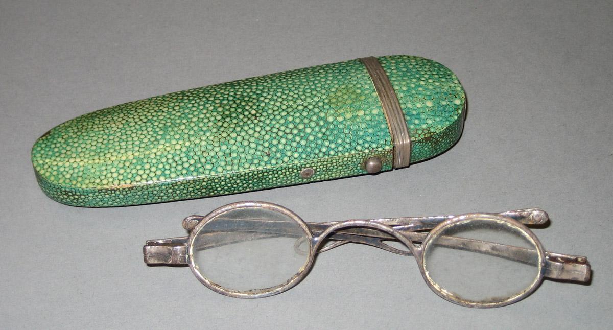 1960.0071 A-B Spectacles and case