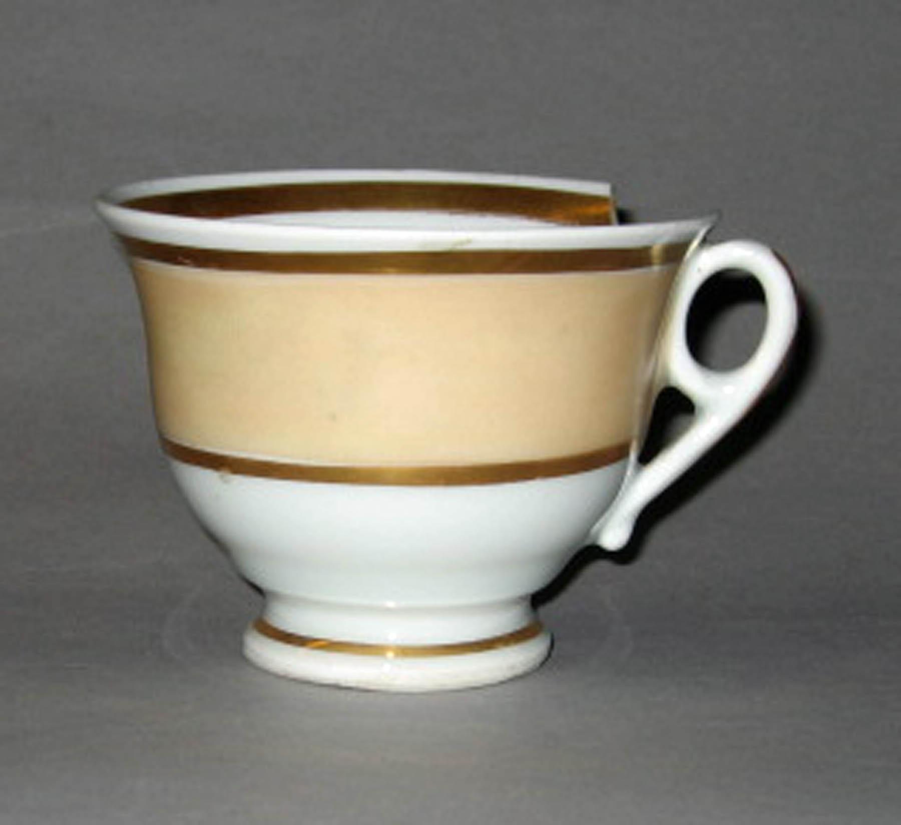 1954.0077.036 Porcelain teacup (profile)