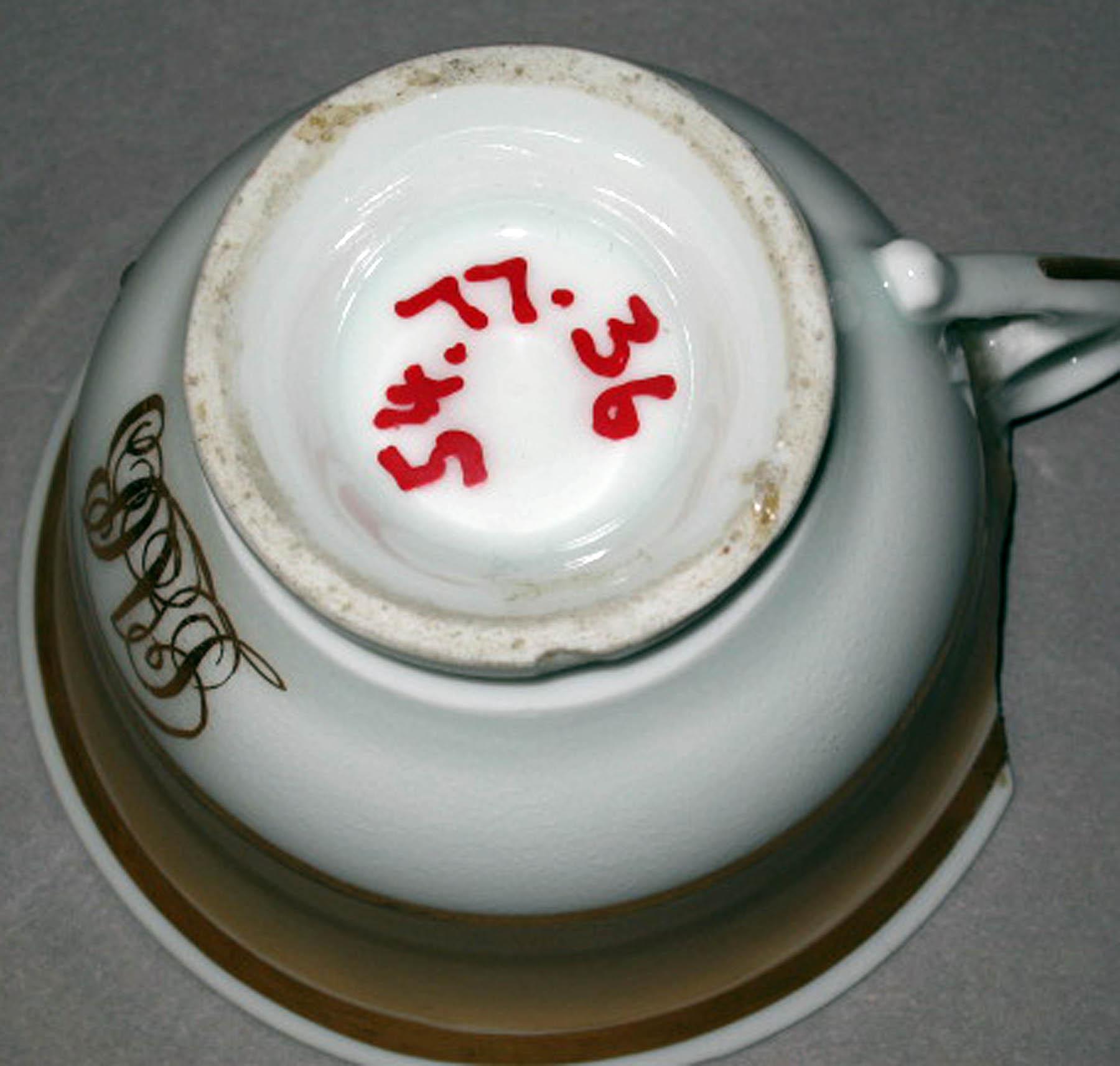 1954.0077.036 Porcelain teacup (underside)