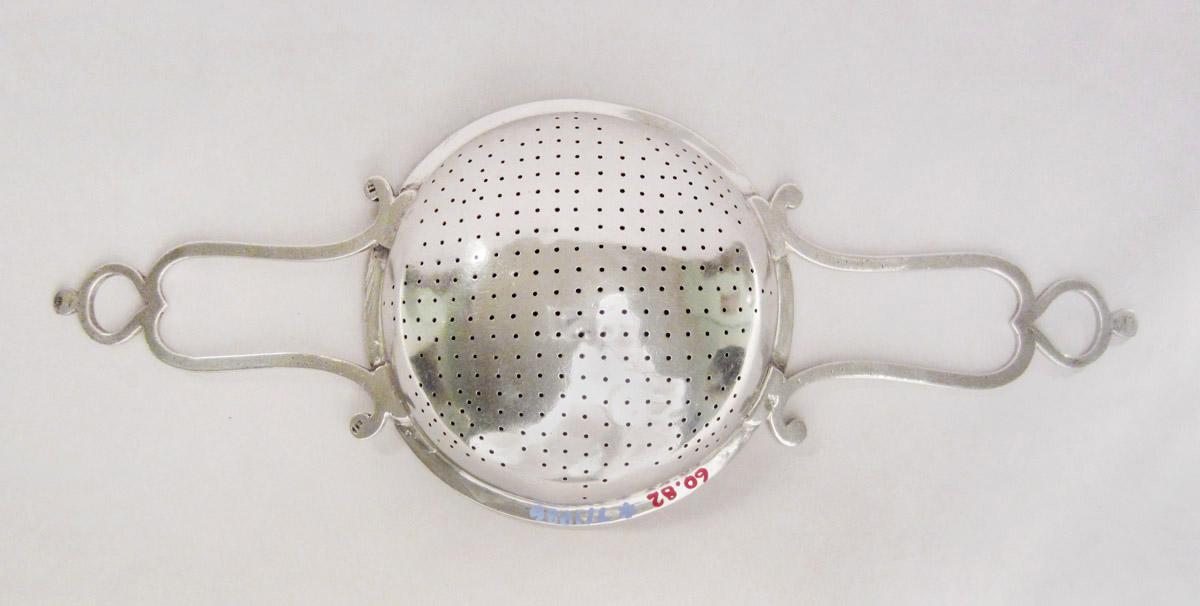 1960.0082 Strainer, underside