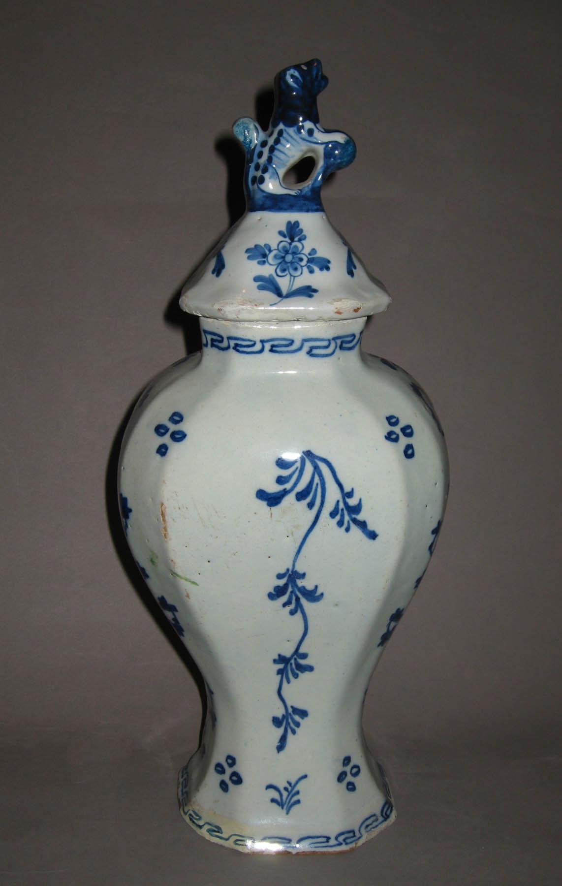 1960.0084.001 A, B Delft covered vase (reverse)