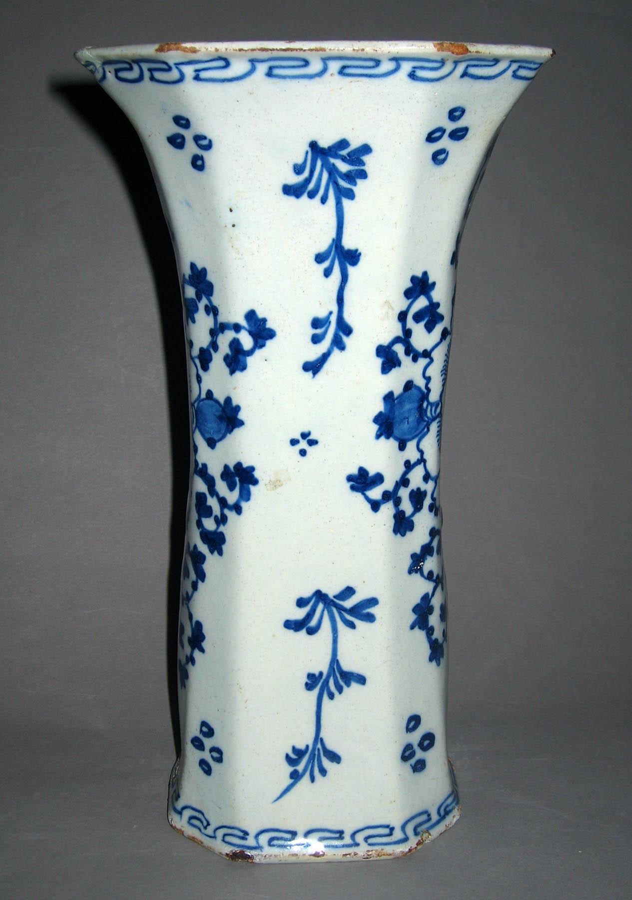 1960.0084.002 Delft vase (reverse)