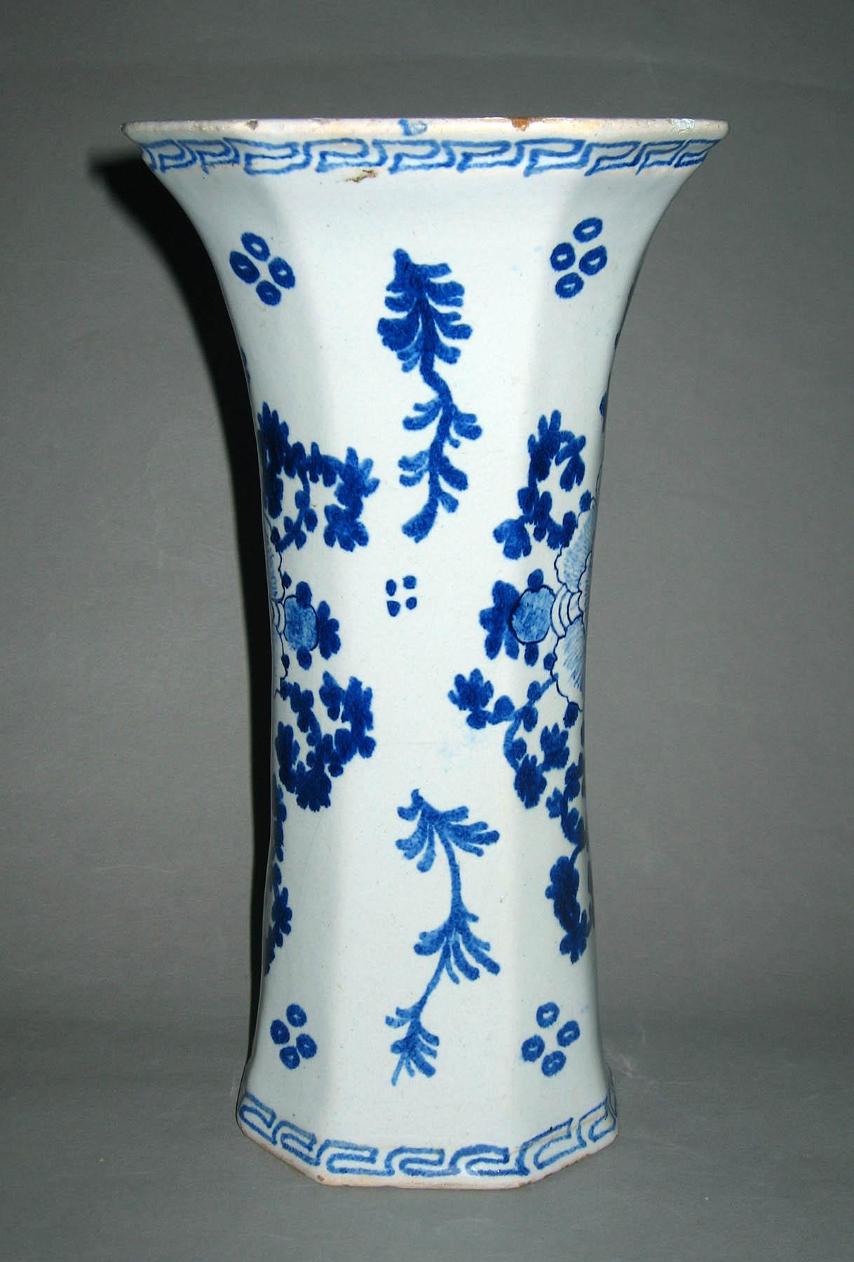 1960.0084.004 Delft vase (reverse)
