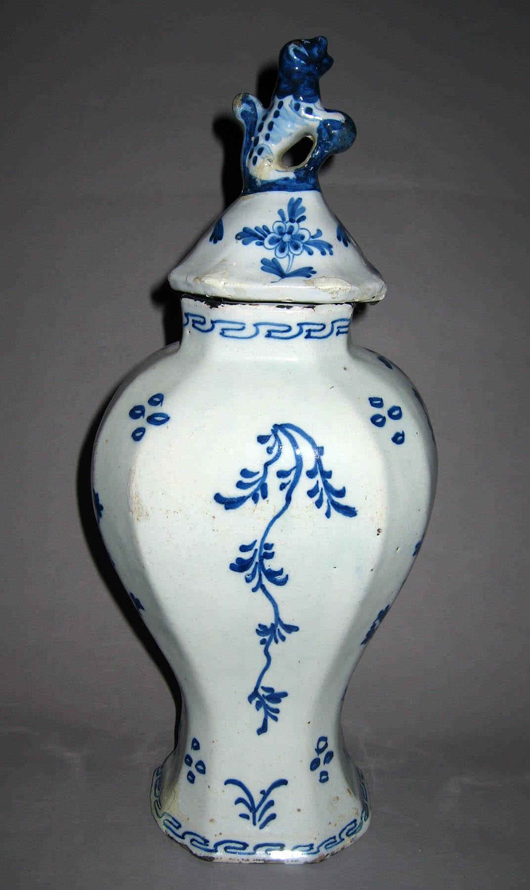 1960.0084.005 A, B Delft covered vase (reverse)