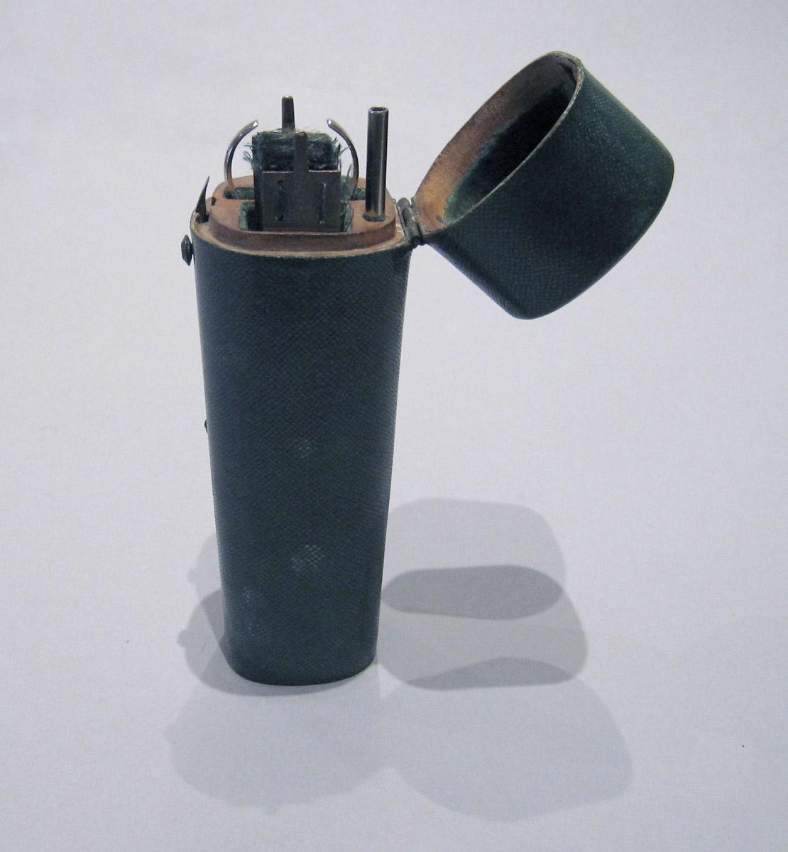 1960.0104 A-D Candle Screen and Case