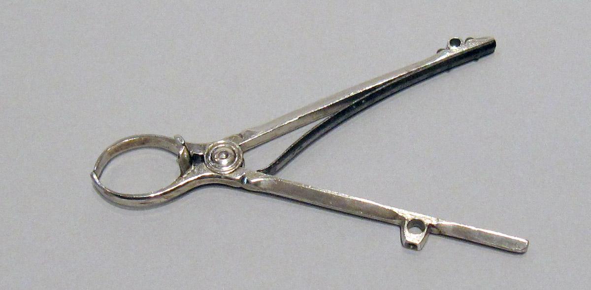 1960.0104 C Candle Screen Pinchers