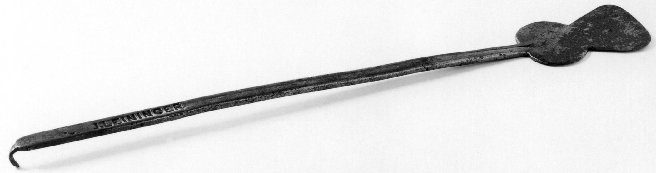 1960.0112 Spatula, view 2