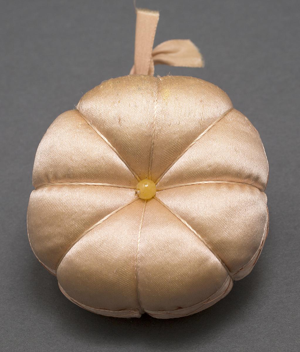 1960.0124 C Pincushion