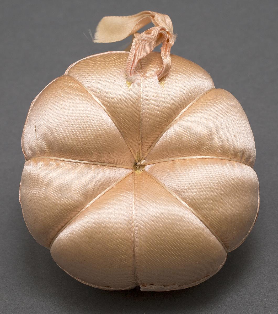 1960.0124 C Pincushion, View 2