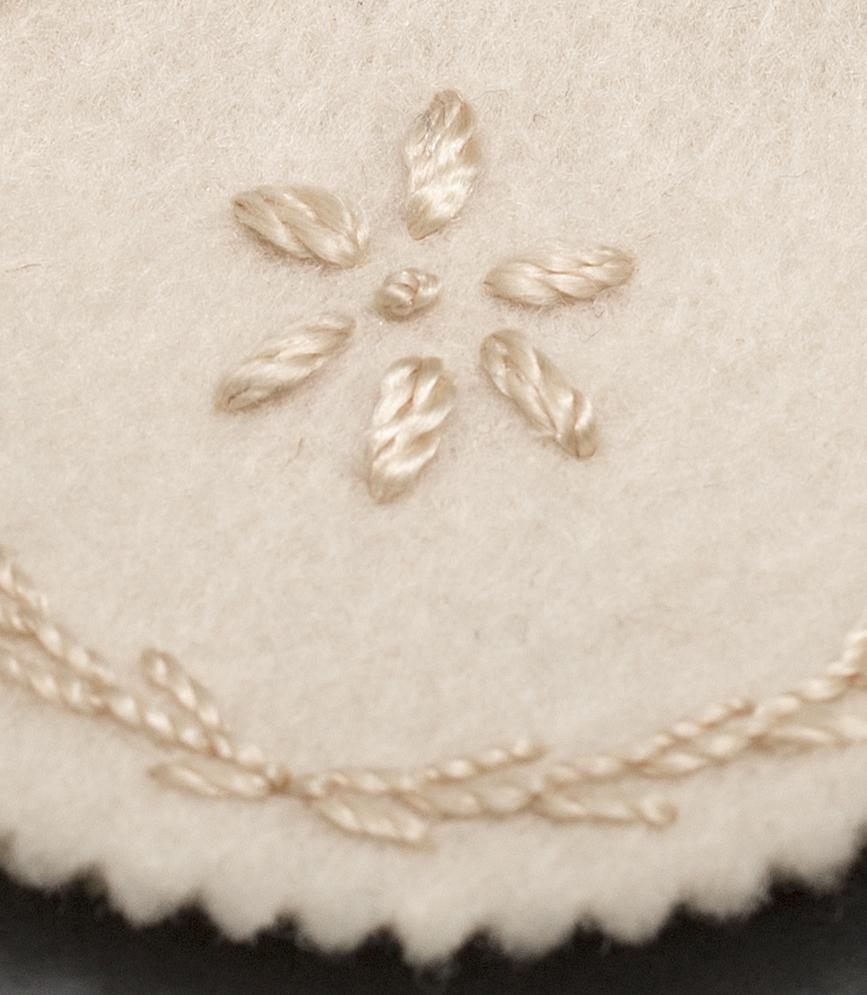 1960.0124 D Needle Case, Detail