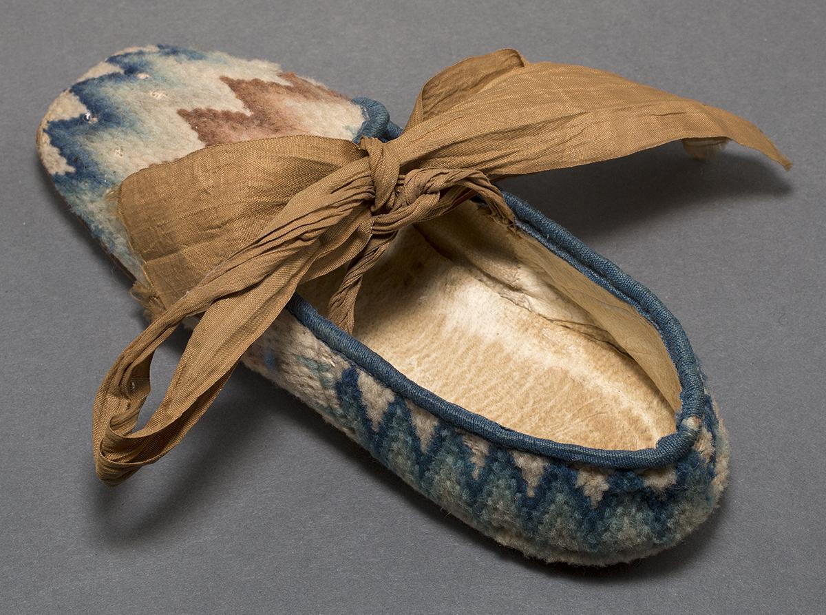 1960.0133 A Child's Shoe, View 2