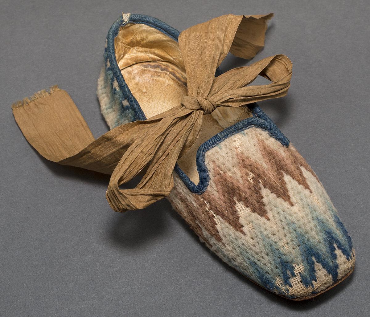 1960.0133 B  Child's Shoe
