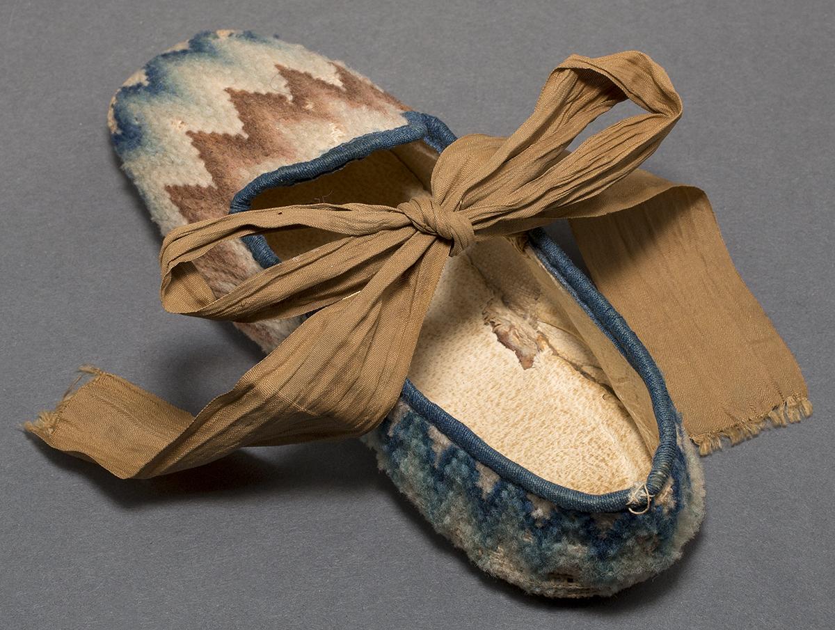 1960.0133 B  Child's Shoe, View 2