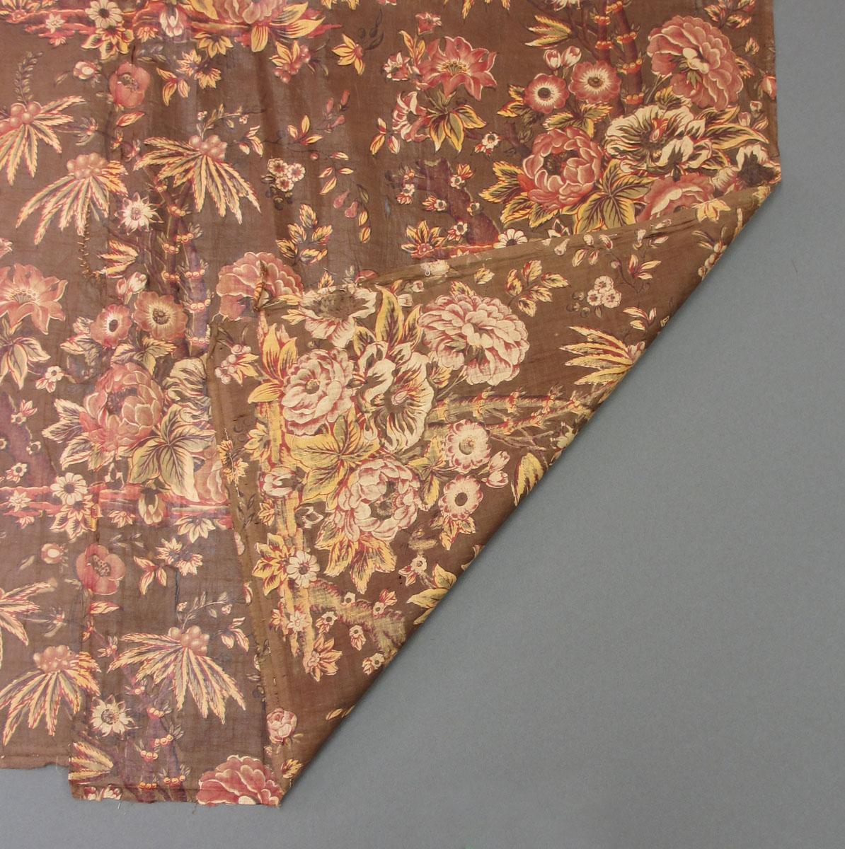1960.0162.001 Textile, printed partial folded corner