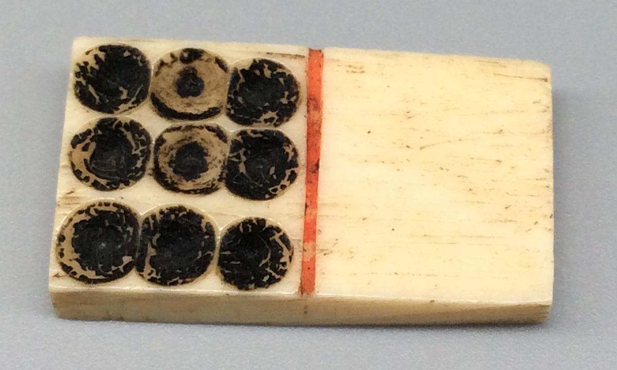 1960.0188.011 Domino, view 1