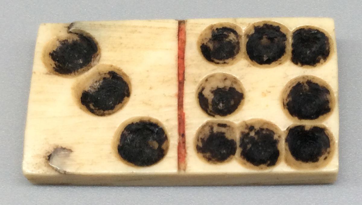 1960.0188.033 Domino, view 1