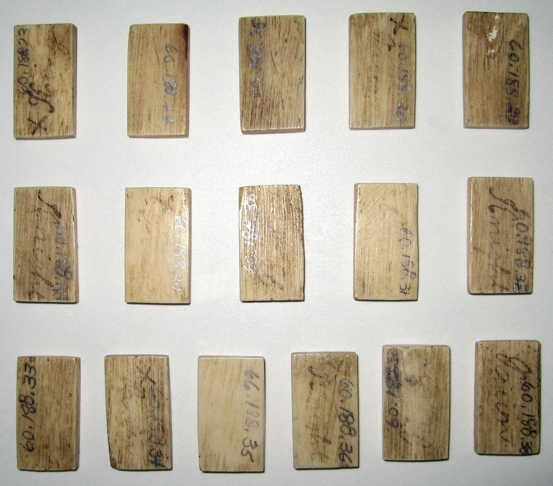 1960.0188.023-.038 Dominoes reverse