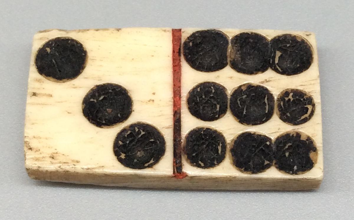 1960.0188.034 Domino, view 1