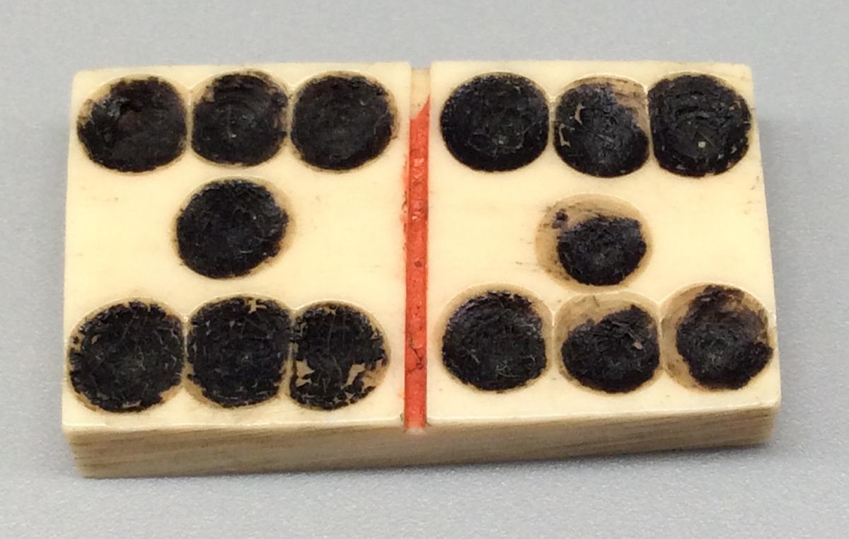 1960.0188.035 Domino, view 1