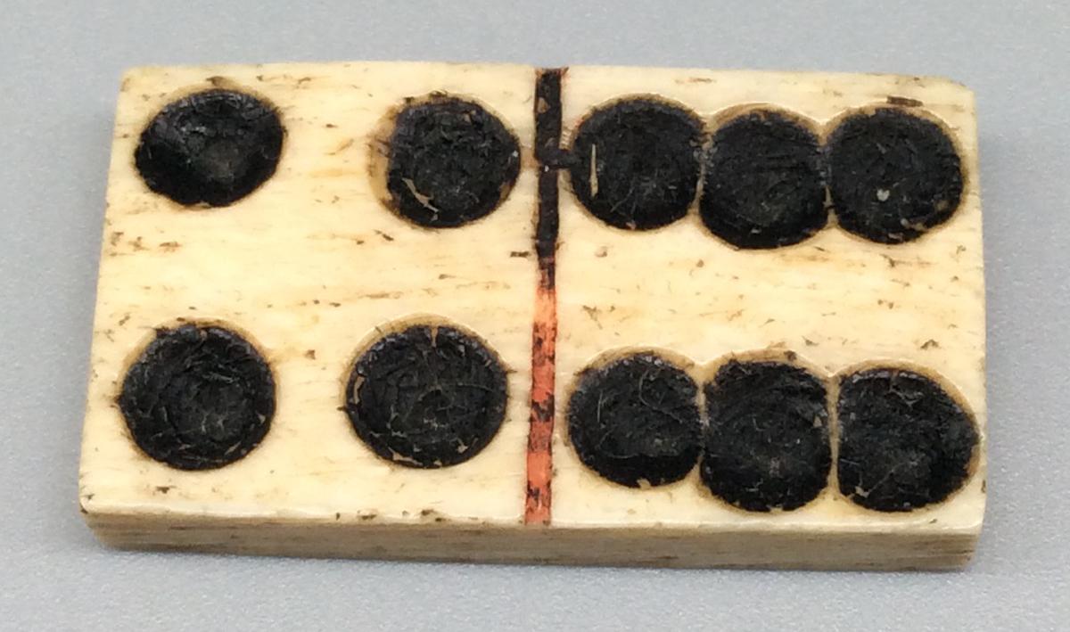 1960.0188.038 Domino, view 1