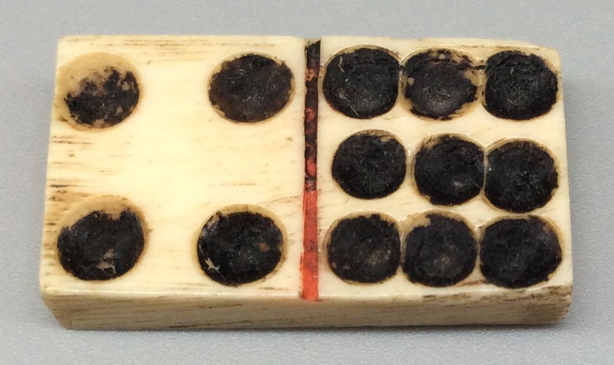 1960.0188.041 Domino, view 1