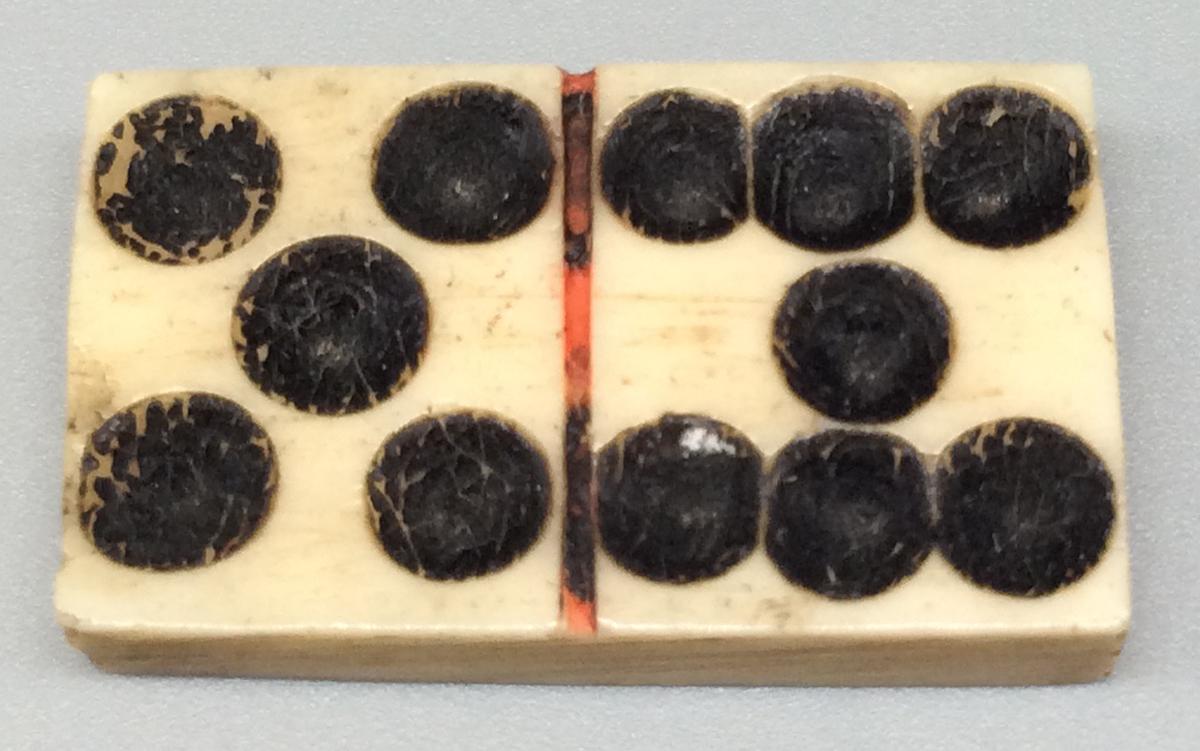 1960.0188.044 Domino, view 1