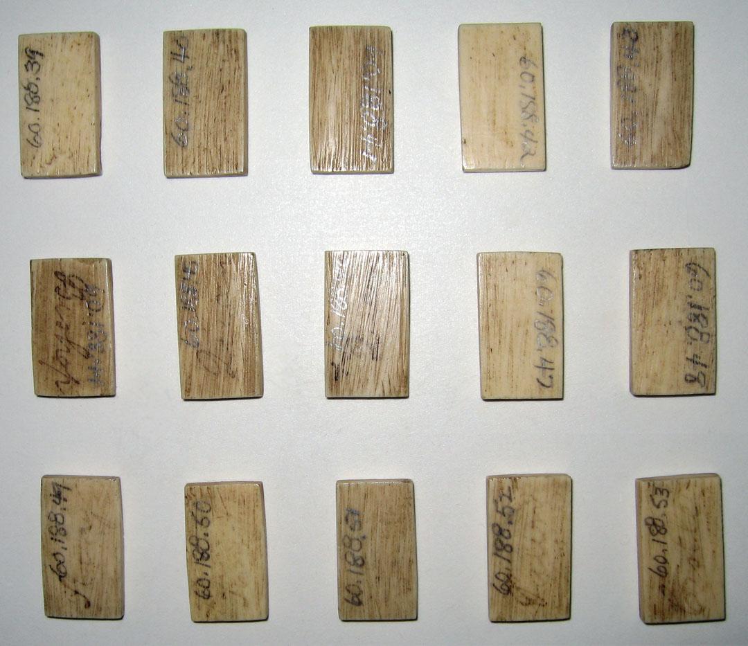 1960.0188.039-.053 Dominoes reverse