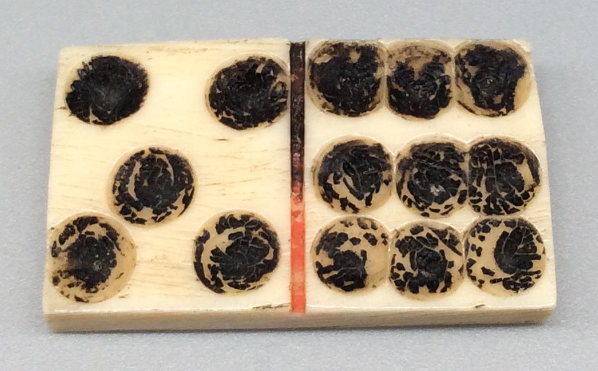 1960.0188.046 Domino, view 1