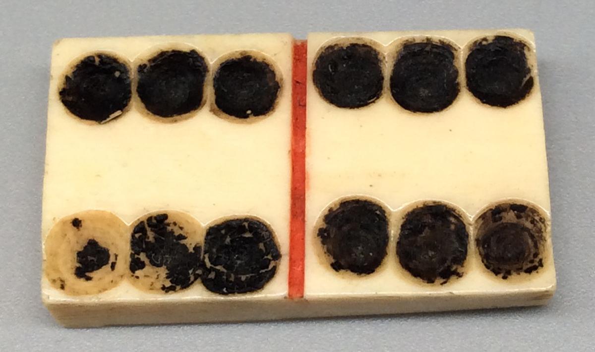 1960.0188.047 Domino, view 1