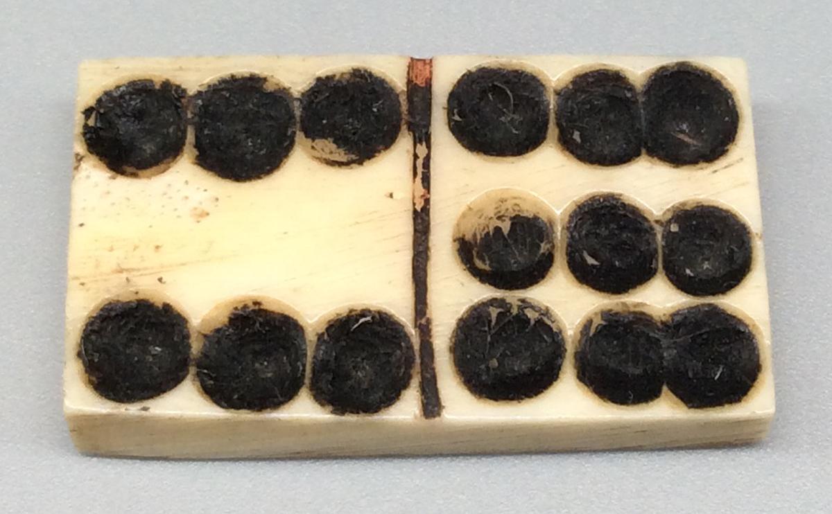 1960.0188.049 Domino, view 1