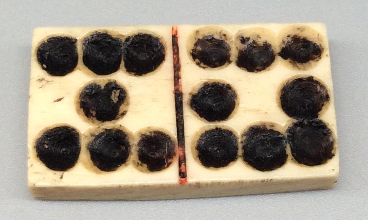 1960.0188.050 Domino, view 1