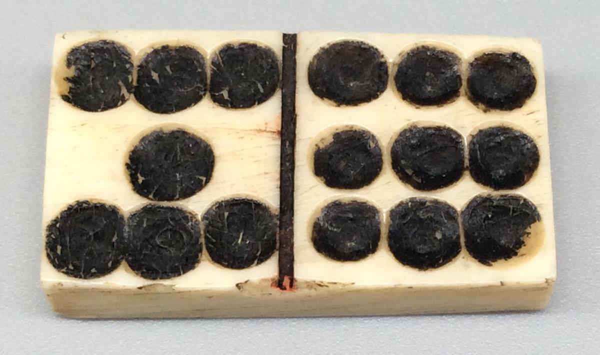 1960.0188.051 Domino, view 1
