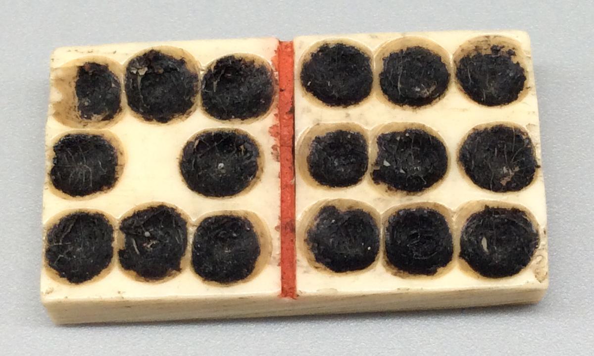1960.0188.052 Domino, view 1