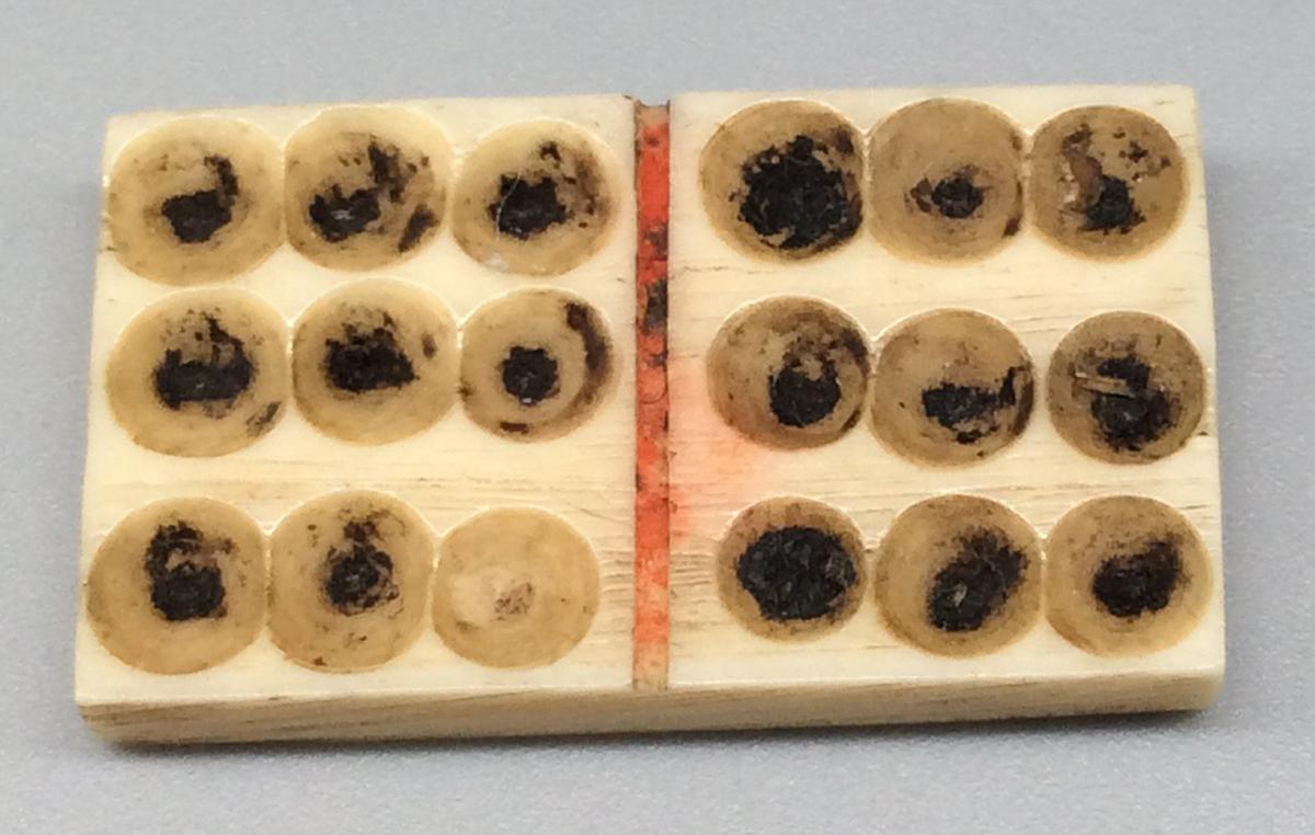 1960.0188.053 Domino, view 1