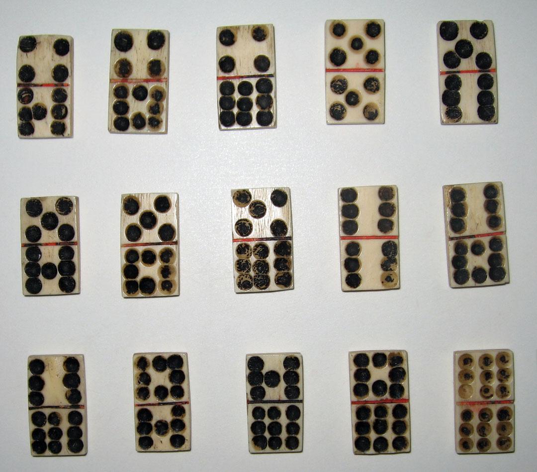 1960.0188.039-.053 Dominoes