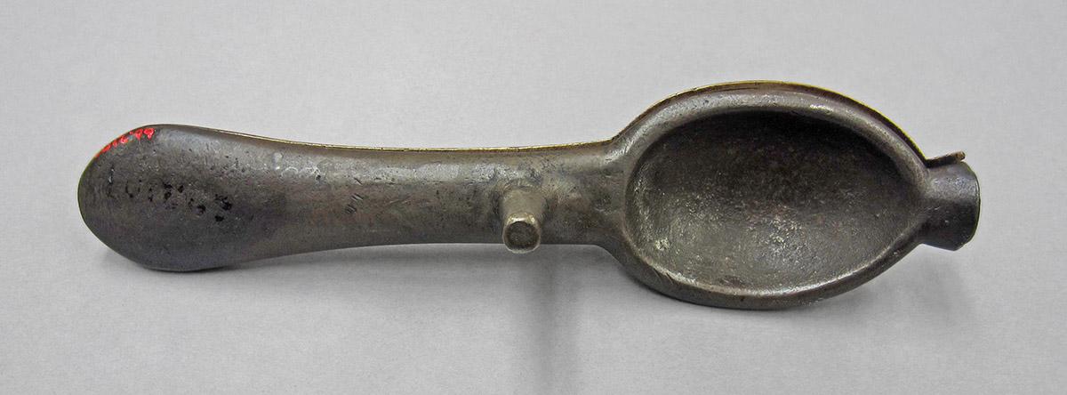 1960.0210, Spoon mold, side 1