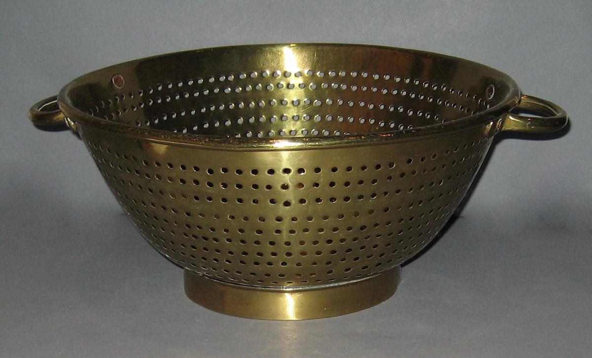 1960.0222 Colander