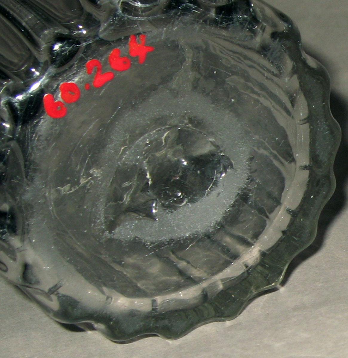 1960.0264 Glass tumbler (underside)
