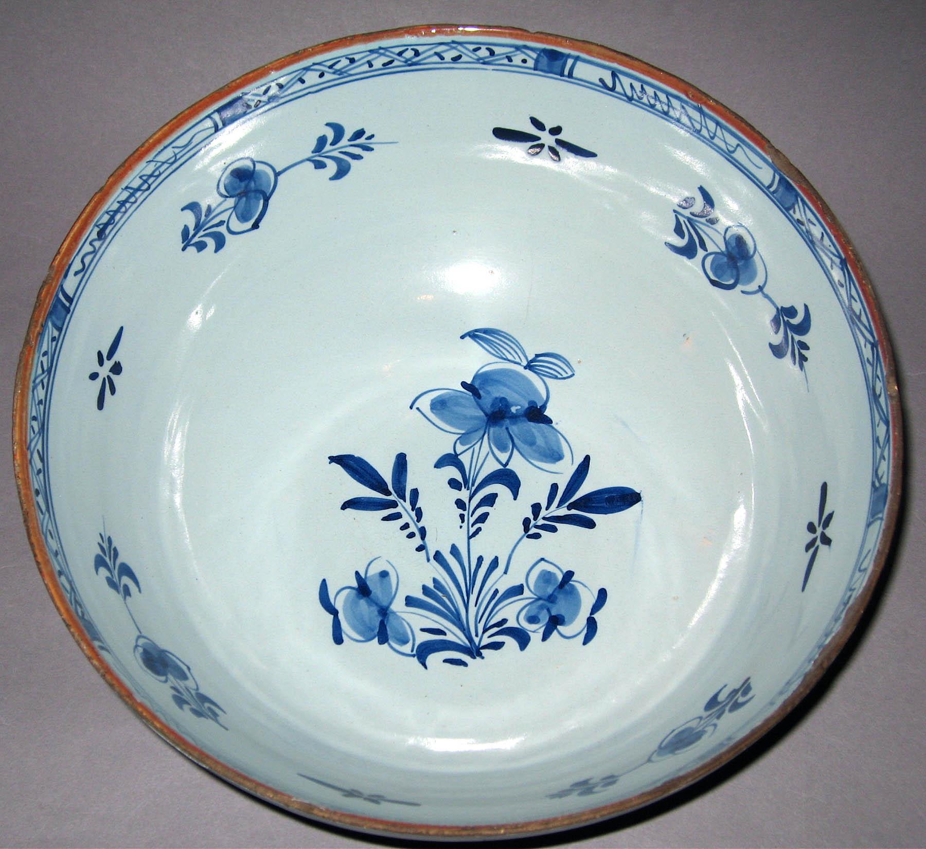 1960.0266 Earthenware punch bowl (interior)