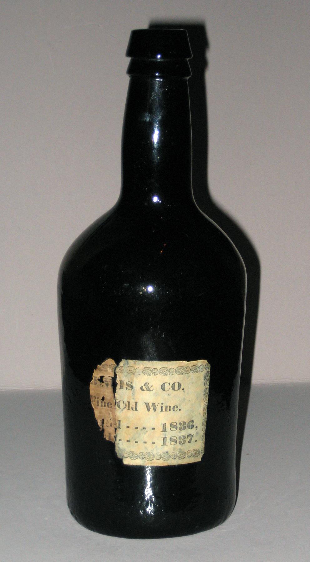 1960.0278 Wine bottle