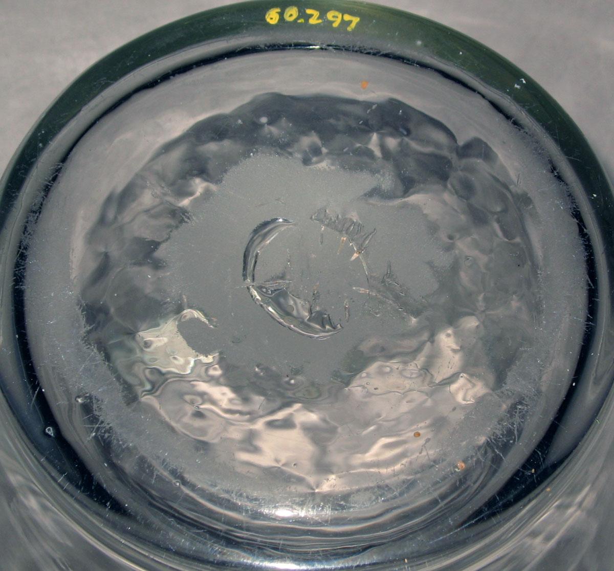 1960.0297 Glass tumbler (underside)
