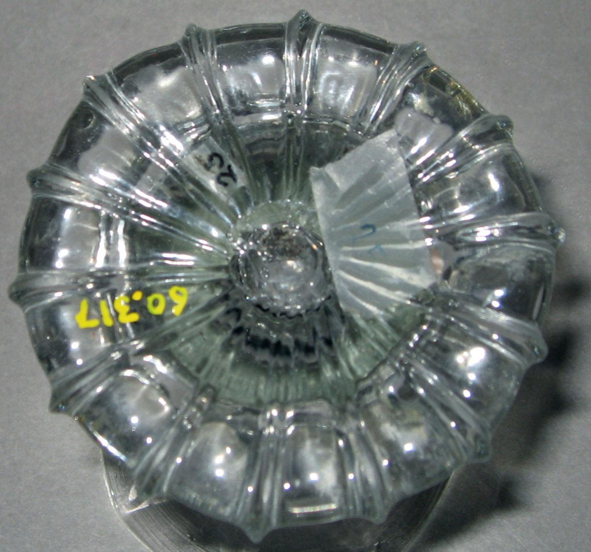 1960.0317 Colorless glass jelly glass (underside)