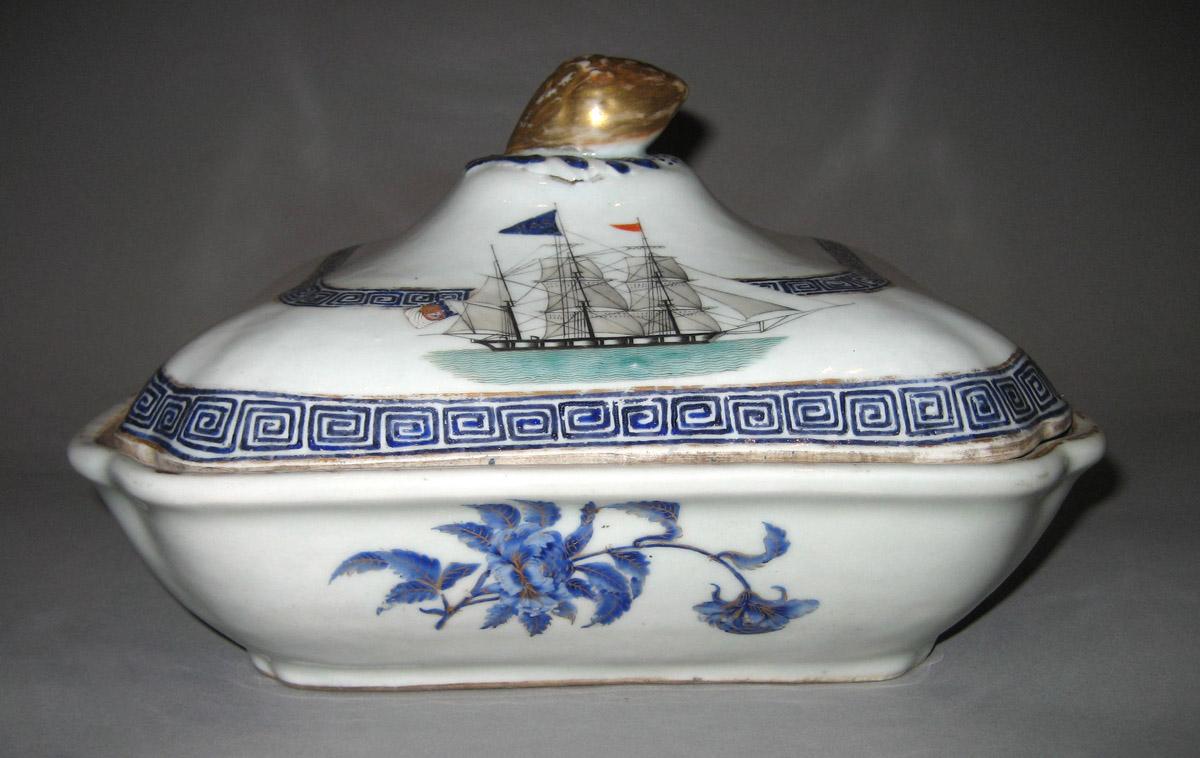 1960.0326.020 A, B Porcelain Dish and cover