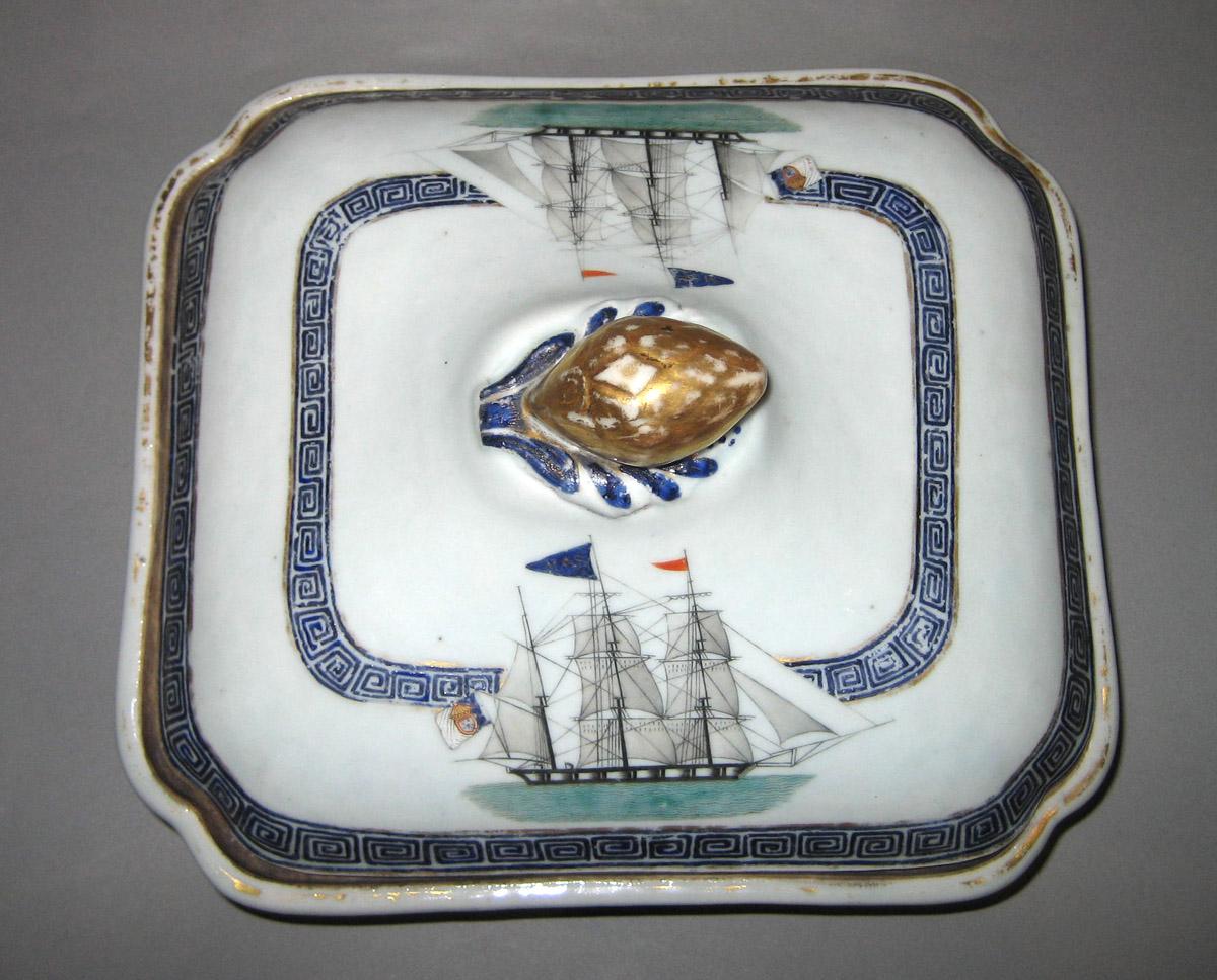 1960.0326.020 A, B Porcelain Dish and cover top