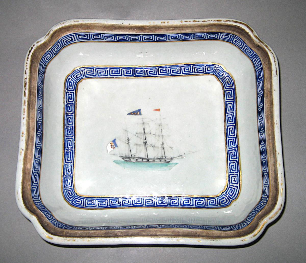 1960.0326.020 A, B Porcelain Dish and cover interior